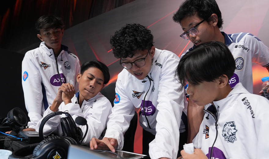 EVOS Divine Terjun Bebas Usai Juara Dunia: Krisis Mental, Strategi, atau Saatnya Rombak Roster?